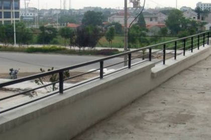 女兒墻開(kāi)裂原因、危害及其防水處理